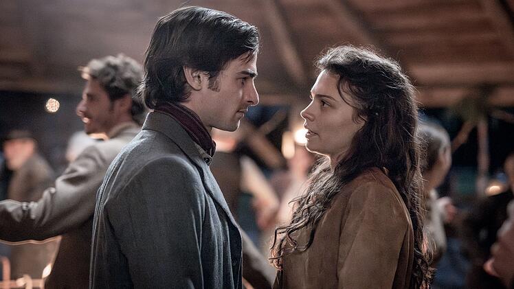 Richard (Aaron Hilmer) will seine Jugendliebe Johanna Lambert (Harriet Herbig-Matten) nicht verlieren.