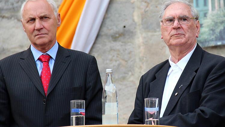 Kilians Bruder Heinrich Kemmer (links) und Pater Titus bei der Talkrunde "Let's talk about"