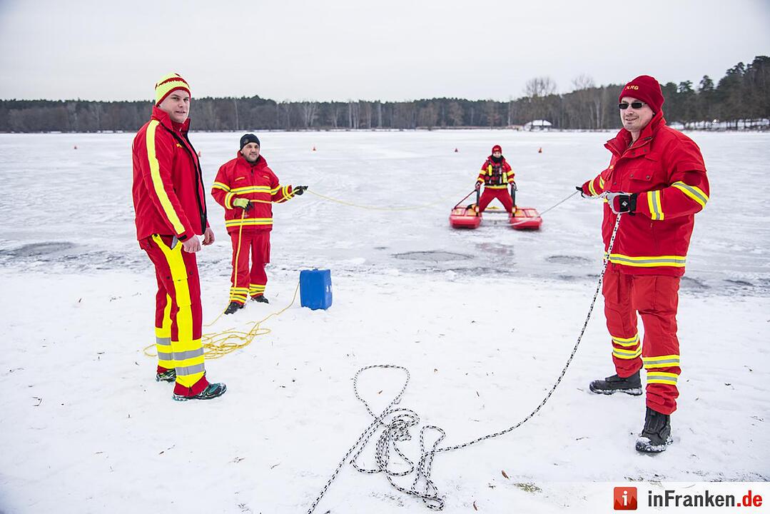 Eislaufverbot auf Dechsendorfer Weiher - DLRG-Kräfte sind vor Ort