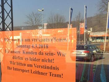 Tote Hose am Sonntag  bei Sport Leithner - beim verkaufsoffenen Sonntag durfte man nicht  mitmachen. Stephan Tiroch