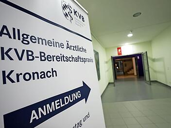 Einige Hinweisschilder sind schon nötig, um den Weg zur Bereitschaftspraxis zu finden, die in der Frankenwaldklinik untergebracht ist.  Foto: privat