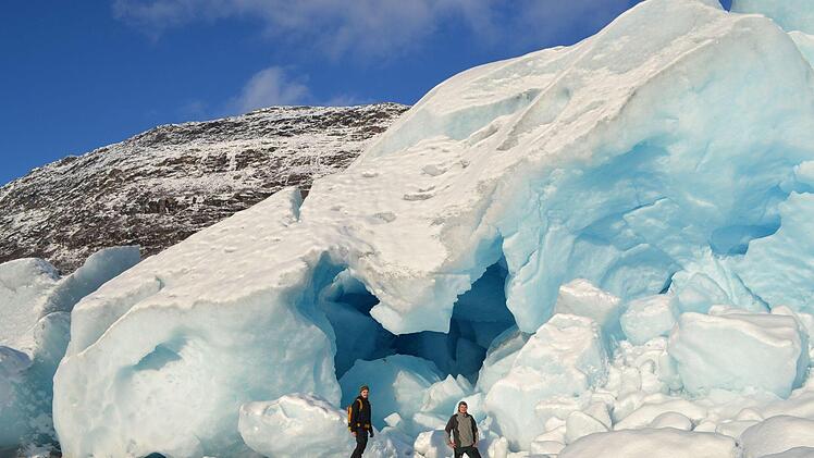 Erinnerungsfoto am Svartisen-Gletscher. Foto: Florian Beudert