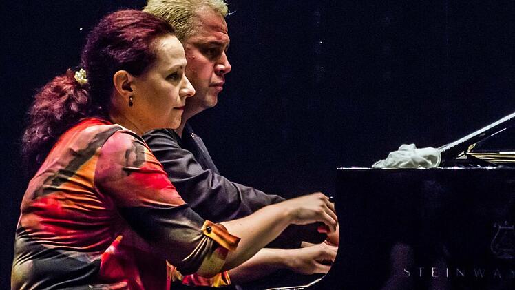 Duo-Spiel in Vollendung boten Aglika Genova und Liuben Dimitrov beim Coburger "Verein". Foto: Jochen Berger