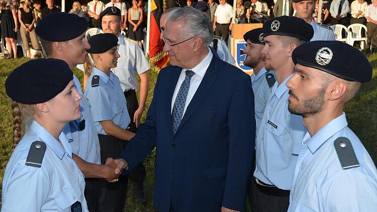 Feierliches Gelöbnis im Kurpark Bad Bocklet mit dem Bayerischen Staatsminister Joachim Herrmann. Foto: Peter Rauch