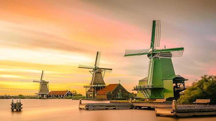 Bereits Napoleon war von den vielen Windmühlen an der Zaanse Schans beeindruckt. Bis heute gelten sie als Wahrzeichen des Landes.
