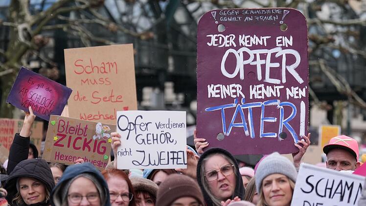 Demonstration gegen sexualisierte Gewalt gegen Frauen