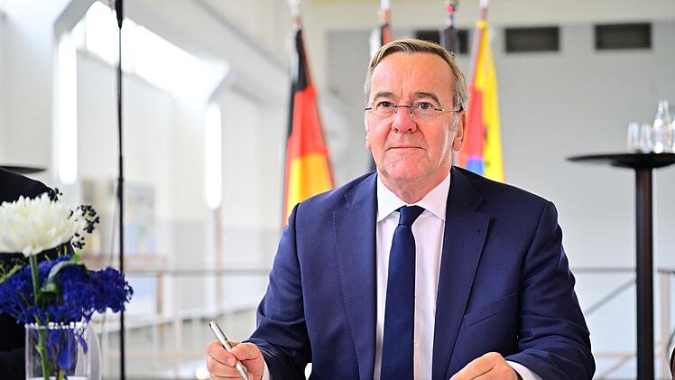 Verteidigungsminister Pistorius in Emden