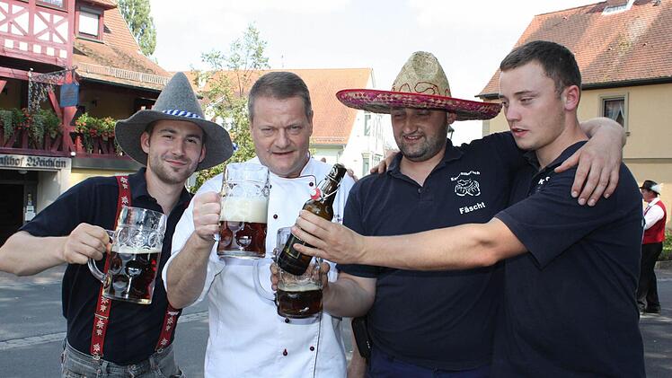 Erich Weichlein mit Kerwasburschen