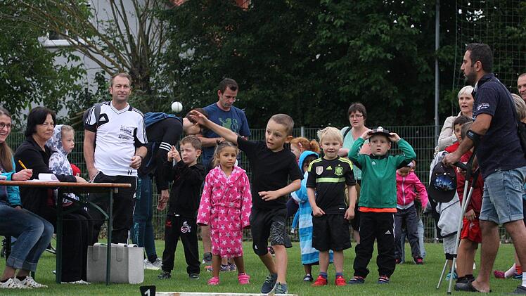 In der Kinderleichtathletik (U10) schlug man in Ramsthal wieder den alten Weg ein und führte eine Einzelwertung durch.Reinhold Nürnberger