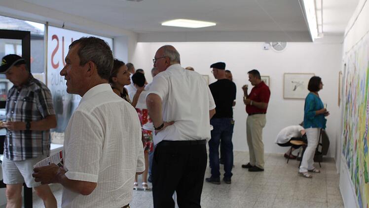 Die Besucher konnten sich von weiteren Kunstwerken im Maxhaus bereits bei der Eröffnung des Kunstsommers überzeugen. Michael Wunder