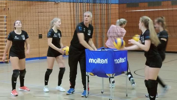 Silvio Holzapfel verbringt jede Woche etliche Stunden beim Jugendtraining.       Foto: Britta Schnake