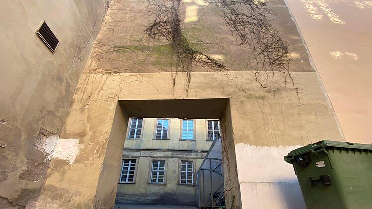 30 Millionen Euro soll die Sanierung des Rathauses Maxplatz und mehrerer Immobilien an der Hauptwachstraße kosten. Der Einstieg für das zu 95 Prozent bezuschusste Projekt soll 2021 beginnen.  Foto: M. Wehner