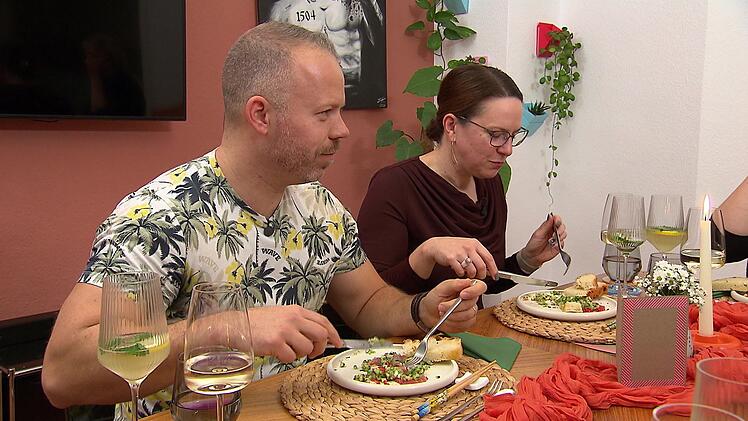 Mit dem Thunfisch-Carpaccio gelingt Franzi ein guter Start in die Woche, finden Stefan und Sabrina.