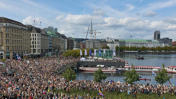 Demonstration gegen Rechtsextremismus - Hamburg