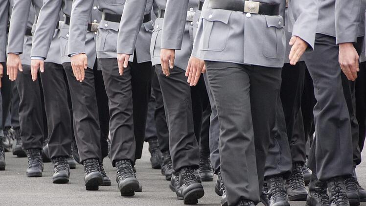 Mit der Aussetzung der Wehrpflicht ist die Bundeswehr 2011 in eine neue Zeit getreten. Foto: Archiv/Arkadius Guzy