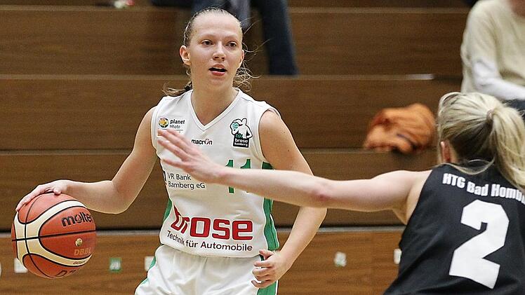Die Medizinstudentin Ramona Hesselbarth (l.) ist auf dem besten Weg, sich zu einer der tragenden Kräfte der DJK Brose zu entwickeln. Foto: sportpress