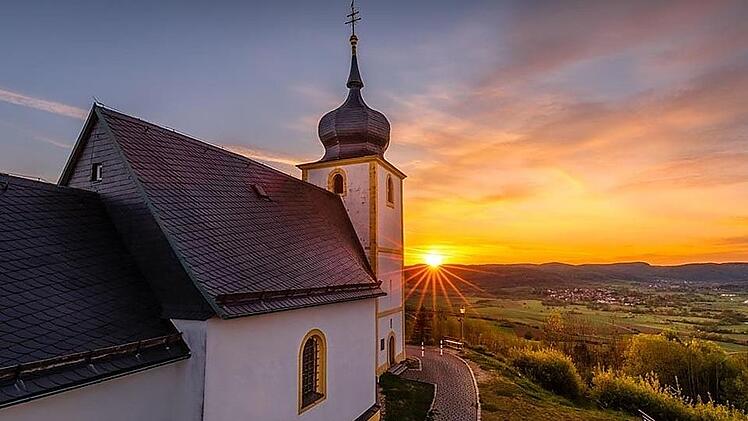 Die Kapelle auf dem Reifenberg ist Standort des Weilersbacher Genussmarkts.