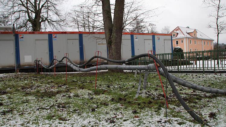 Anfang voriger Woche standen die Wohn-Container im Kurpark Bad Brückenau noch. Foto: Ulrike Müller