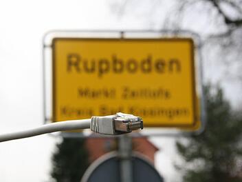 Die Gemeinde Zeitlofs wendet in diesem Jahr 389 000 Euro auf, um die Breitbandverkabelung in der Gemeinde zu verbessern. Möglich ist das natürlich auch dank einer guten staatlichen Förderung. Foto: Archiv/Ralf Ruppert