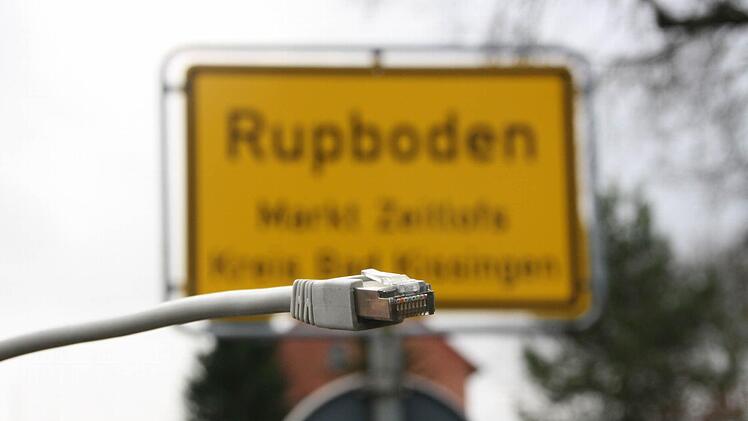 Die Gemeinde Zeitlofs wendet in diesem Jahr 389 000 Euro auf, um die Breitbandverkabelung in der Gemeinde zu verbessern. Möglich ist das natürlich auch dank einer guten staatlichen Förderung. Foto: Archiv/Ralf Ruppert