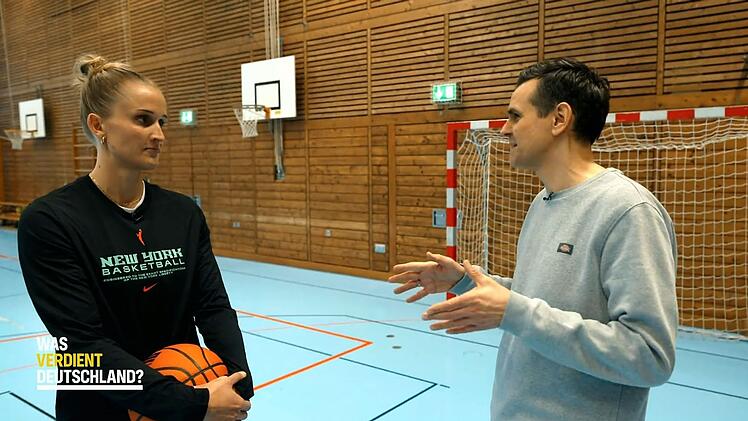 Profi-Basketballerin und Nationalspielerin Leonie Fiebich spricht mit Stefan Uhl über die Gender-Pay-Gap im Sport.