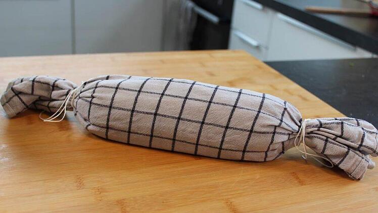 serviettknoedel-einwickeln