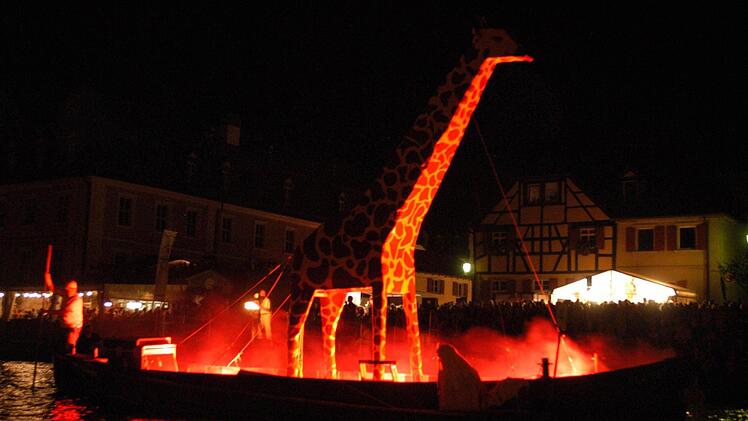 Bei der Sandkirchweih ist das "schwarze Schiff" traditionell im Einsatz.