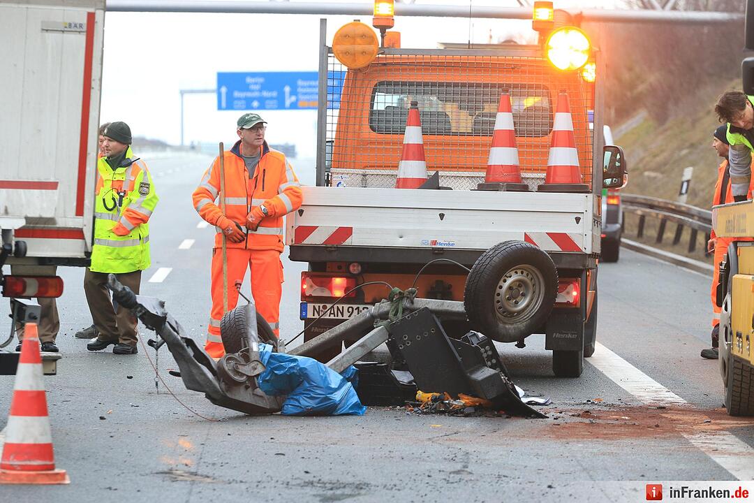 Lkw-Unfall auf der A9 – Person eingeklemmt