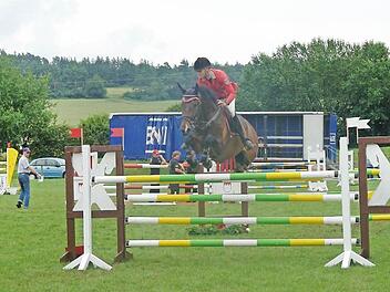 Die sportliche Variante: Springen Foto: Ralf Treubig
