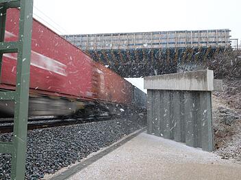 Die Deutsche Bahn muss eine Unterführung unter der Staatsstraße bei Kersbach errichten. Foto: Ronald Heck