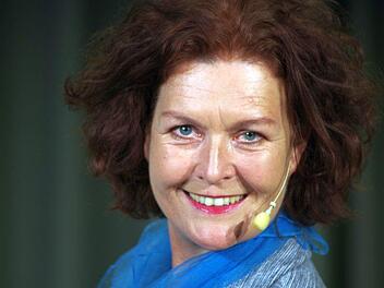 Einen unterhaltsamen Abend mit Annette von Bamberg erlebten - überwiegend weibliche - Gäste im Kursaal von Bad Bocklet. Hier gab es Antworten auf die Frage, ob es ein Leben jenseits der 50 gibt und wie das aussehen könnte. Klaus Werner