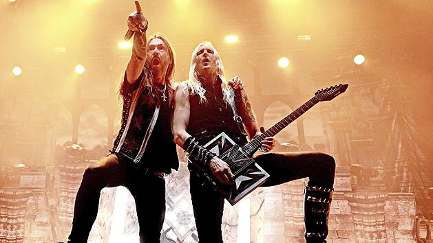 Oscar Droniak und Joacim Cans geben bei &bdquo;Hammerfall&ldquo; den Ton an.