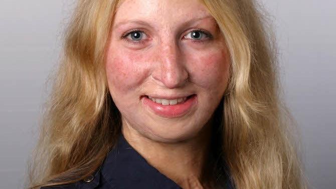 Sabine Herteux, muss sich trennen. Das, worauf ich verzichte, habe ich immer bei mir. Tag und Nacht. Sommer wie Winter. In guten und in schlechten Zeiten - wir sind einfach unzertrennlich. Und das schon seit über 13 Jahren. Wenn ich es nicht gerade in der Hand halte, ist es trotzdem immer in meiner Nähe - meistens in der Handtasche. Ganze sechs Wochen ohne? Noch unvorstellbar.