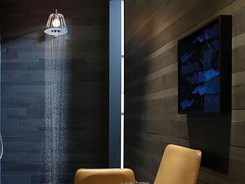 Lampe oder Dusche? Die "LampShower" von Axor ist beides. Foto: Axor
