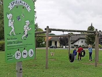 Die jungen Nutzer der Spielplatzes an der "Wiede" dürfen sich freuen: Ihr Spielplatz wird im kommenden Jahr für 30 000 aufgerüstet - mit mindestens einem neuen Spielgerät. Foto: Berthold Köhler