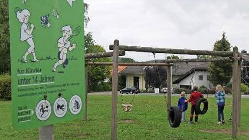 Die jungen Nutzer der Spielplatzes an der "Wiede" dürfen sich freuen: Ihr Spielplatz wird im kommenden Jahr für 30 000 aufgerüstet - mit mindestens einem neuen Spielgerät. Foto: Berthold Köhler