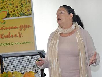Mit einem engagierten Referat über das Thema Brustkrebs und Therapiemethoden wartete die Onkologin und Vorsitzende von "Gemeinsam gegen Krebs", Martina Stauch, auf. Foto: Karl-Heinz Hofmann