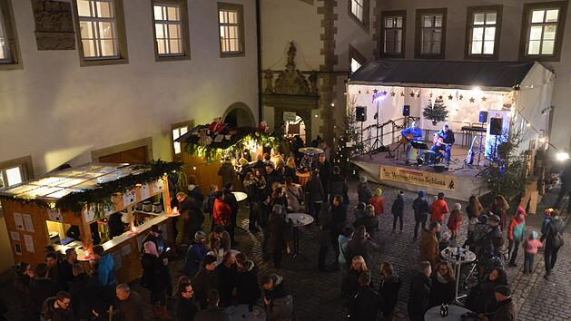 Am Samstag und Sonntag findet der mittlerweile 15. Kunsthandwerkermarkt "Weihachtern im Schloss" statt, der vor allem f&uuml;r seine gem&uuml;tliche, famili&auml;re Atmosph&auml;re bekannt ist. Archiv/Kilian Trabert