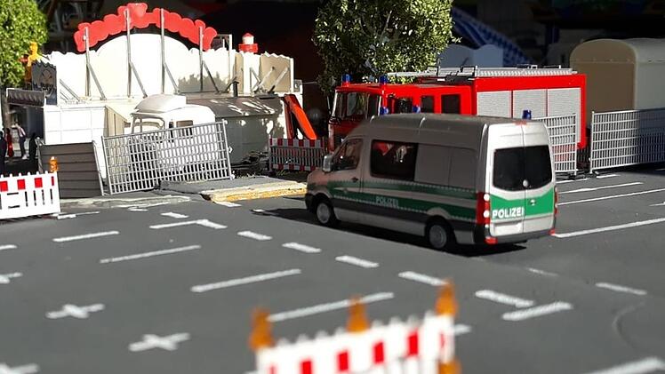 Die Polizei sieht auch auf dem Modell nach dem rechten. Foto: privat