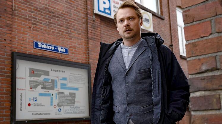 Dr. Bernhard Sommerfeldt (Sven Schelker), der von seinen Patienten verehrte Arzt, ist in Wahrheit ein narzisstischer Killer, der meint, mit seiner Selbstjustiz Gutes zu tun.