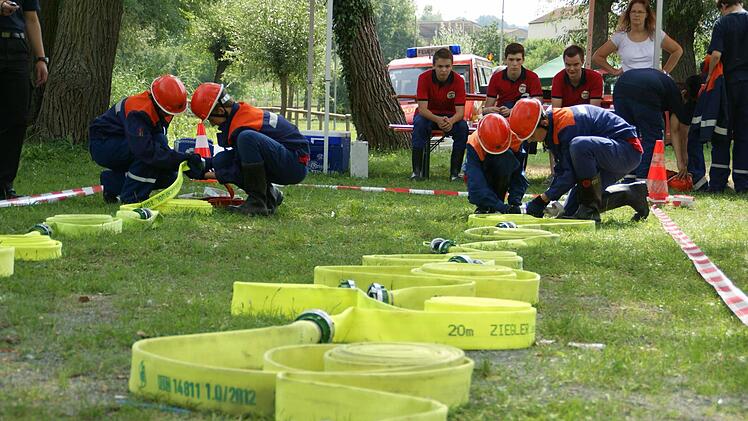 Natürlich gehörten auch klassische Feuerwehr-Fertigkeiten wie das Zusammenkoppeln von Schläuchen zum Aufgabenspektrum des Action Days.