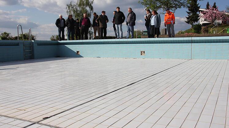 Die Fugen in den Becken wurden allesamt abgedichtet. Damit soll den Wasserverlusten Einhalt geboten werden.