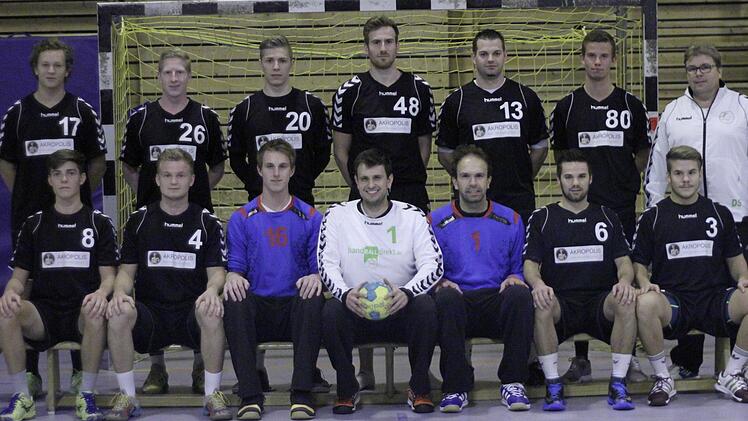 Mit dieser Mannschaft startet der HC Forchheim in seine Bezirksoberliga-Saison. Stehend, v.l.: Felix Engel, Matthias Ochs, Florian Ladwig, Dominic Hecht, Tobias Hallmann, Nicolas Neumann und Trainer Dirk Samel. Vorn, v.l.: Jakob Sekolec, Yannik Schulz, Marcel Elsner, Michael Schmitt, Frank Albrecht, Andreas Mückusch und Julius Sitzmann. Es fehlen: Christian Fürch, Kilian Kiesel, Tobias Radina, Bernd Zuber und Betreuer Günter Hallmann.  Foto: HC Forchheim