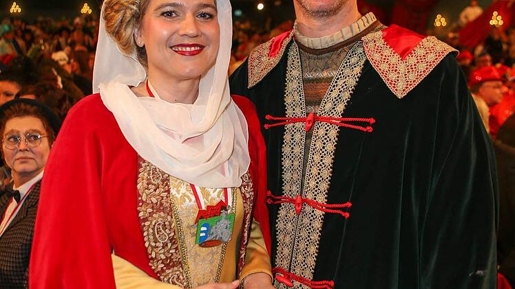 Melanie Huml und Ehemann Markus als Kaiser Heinrich und Kunigunde. Foto: RiegerPress