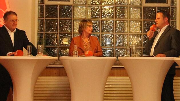 Zwei, die sich verstehen: Dagmar Keis-Lechner und Ingo Lehmann. Henry Schramm bleibt bei der Wahlempfehlung der Grünen außen vor. Unser Bild stamm aus der Podiumsdiskussion zur OB-Wahl vom Februar.Archiv/Jürgen Gärtner