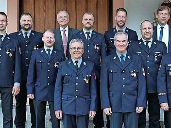 Beim Florianstag in der Gemeinde Obertrubach (v. l.): Christian Meister, Martin Reichel, Andreas Kirsch, Bürgermeister Markus Grüner, Markus Habermann, Alexander Schaffer, Stefan Lang, Patrik Distler, KBM Marc Maier, Landrat Hermann Ulm und KBR Ol...