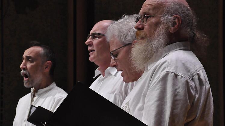 Dass die Franken es auch verstehen, sakrale oder moderne Lieder singen zu können, bewiesen die Maßbacher Sinnphoniker. Foto: Peter Klopf