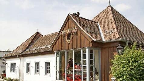 Einst Bahnhalt, heute Restaurant: Das 1996 eröffnete "La Stazione" feiert in diesem Jahr sein "20-jähriges" und lädt am 22. Mai zum Mitfeiern ein. Foto: Mario Deller