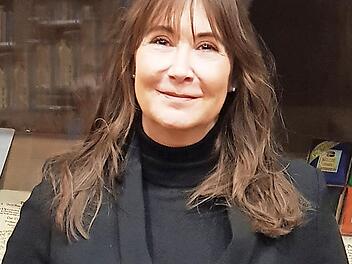 Manuela Mahn mit ihrem Standardwerk "Gewürze"