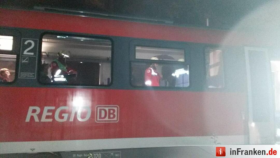 Großübung, Feuerwehr, BRK, THW - Zugunfall bei Petersaurach